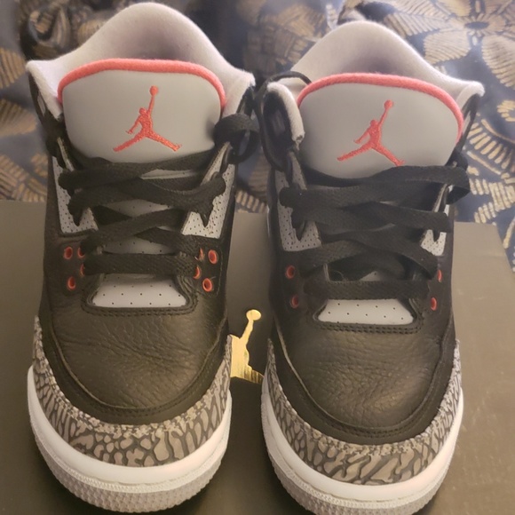 Jordan cement retro 3s - Picture 2 of 4